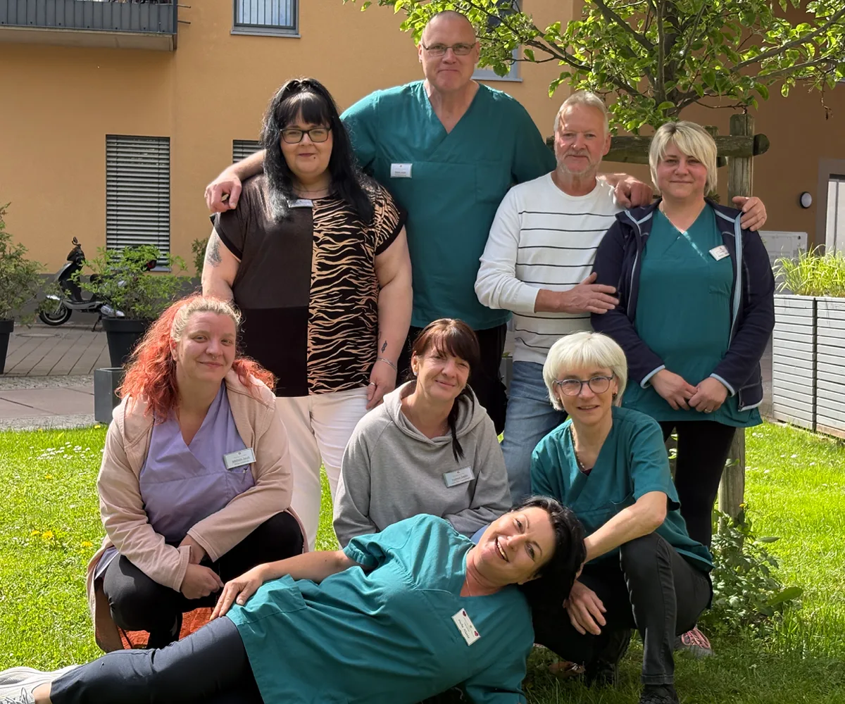 Unser Team der SCHÖNES LEBEN Tagespflege in Gotha. Jederzeit für Sie da, für Ihre Anliegen. Ein klasse Pflege-Team mit Herz.