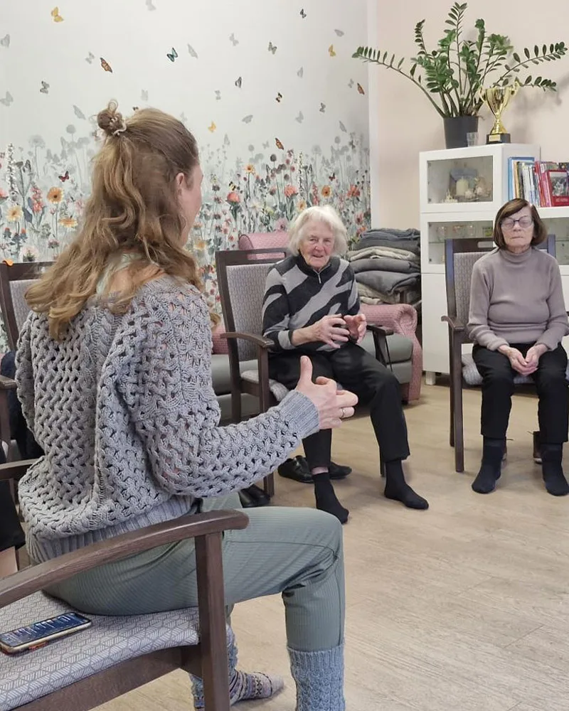 Stuhlyoga mit Cindy von MetimeYoga