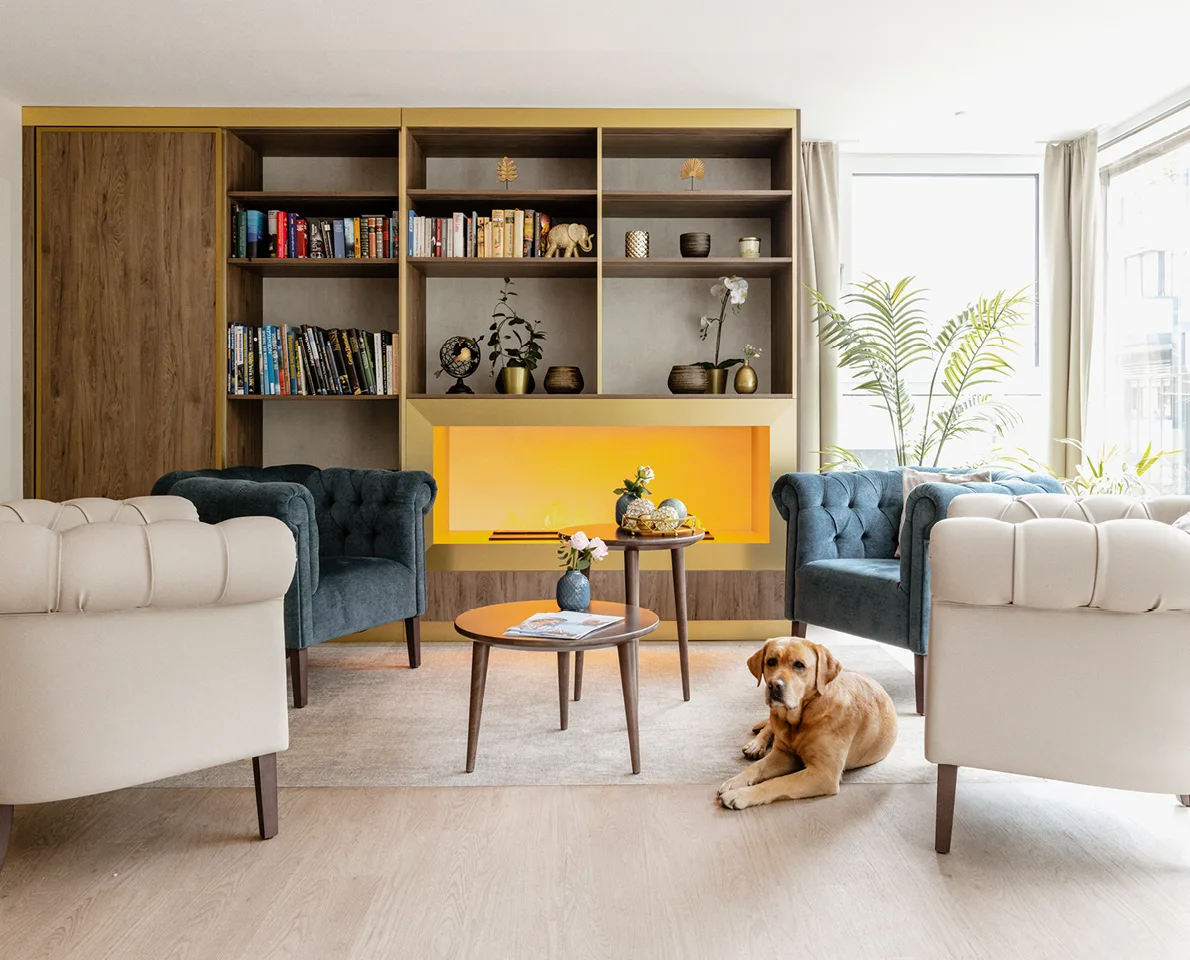 SCHÖNES LEBEN Gladbeck Clubraum mit Labrador