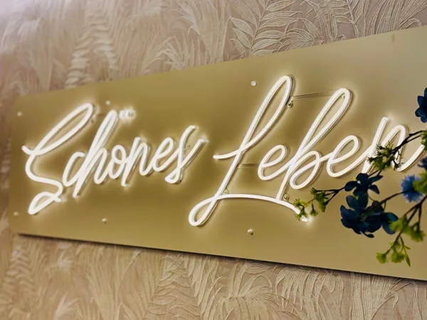 Schriftzug SCHÖNES LEBEN