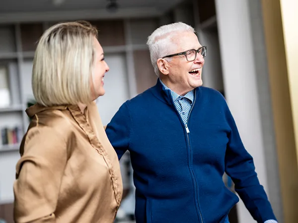 Familienmitglied Pflege Exklusives Service-Wohnen Header mobile